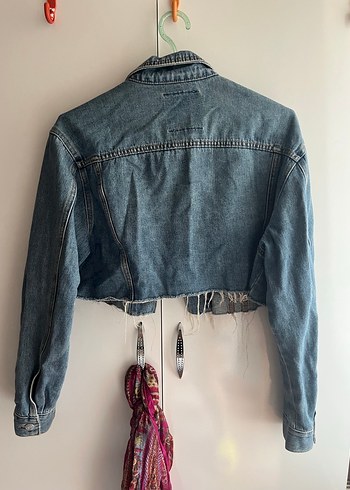 Pull and Bear Kadın Crop Mavi Denim Ceket - Görsel 2
