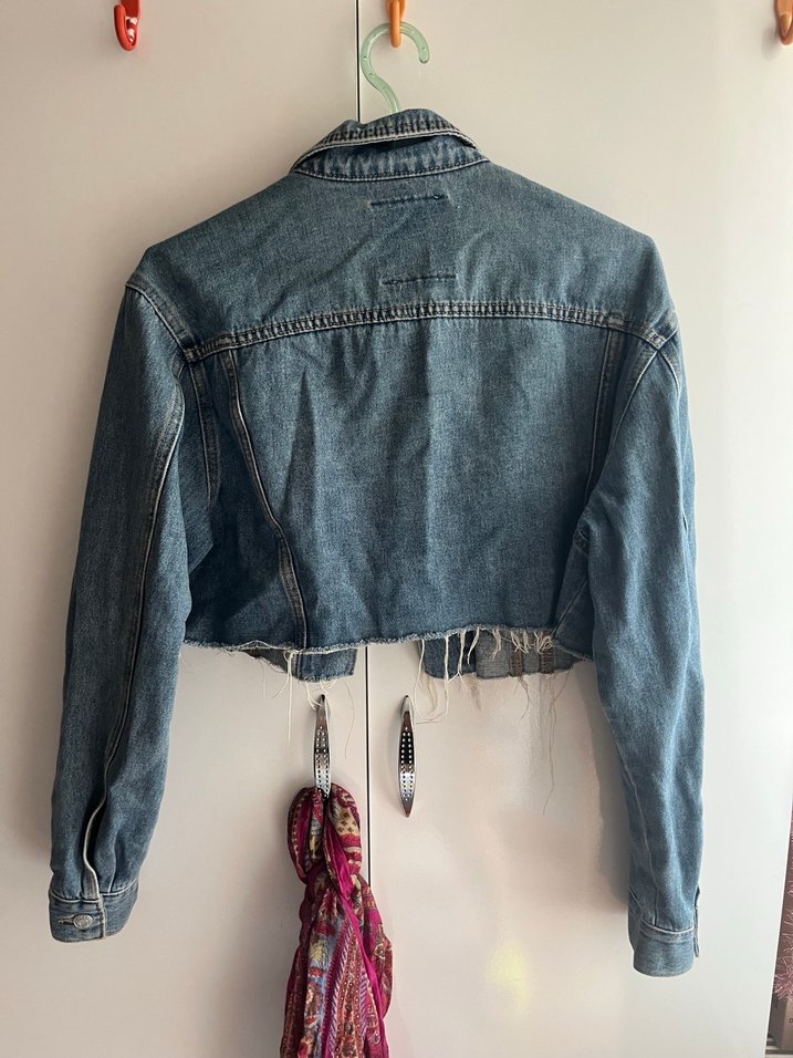 Pull and Bear Kadın Crop Mavi Denim Ceket - Görsel 2