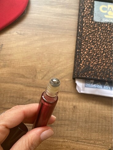 Beden Victoria?s Secret intense roll on parfüm