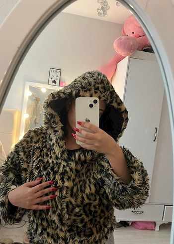 Kapüşonlu Leopar Desenli Kadın Peluş Mont
