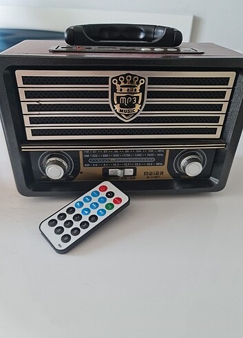nostaljik görünümlü radyo