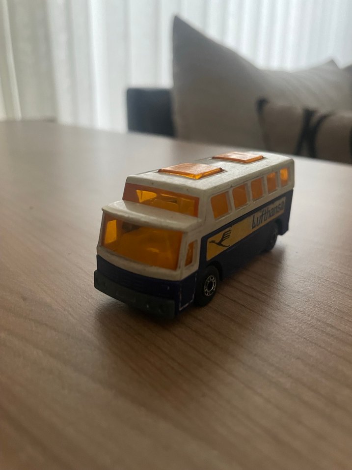 Beyaz Lufthansa Oyuncak Otobüs - Görsel 2