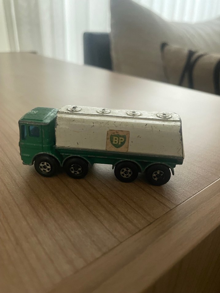 Yeşil ve Gri Oyuncak Tanker Kamyon - Görsel 2