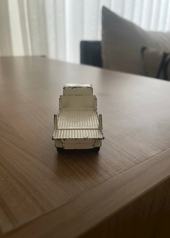 Beyaz Minyatür Oyuncak Araba - Görsel 4