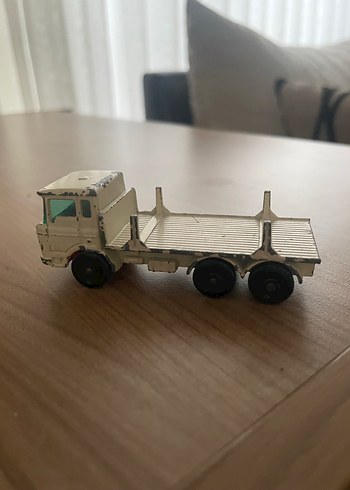 Beyaz Minyatür Oyuncak Araba - Görsel 2