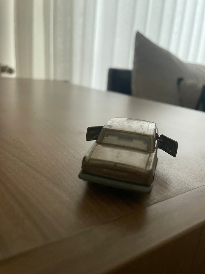 Gri Oyuncak Araba - Görsel 3