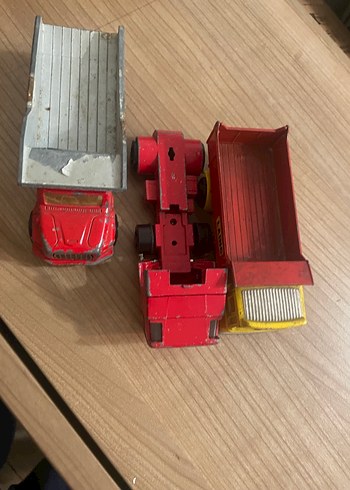 Renkli Kırmızı Oyuncak Kamyonlar Seti - Görsel 3