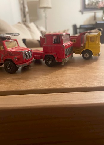 Renkli Kırmızı Oyuncak Kamyonlar Seti - Görsel 2