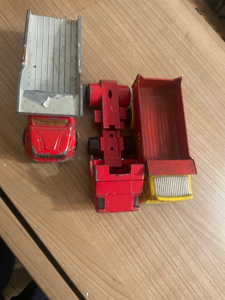 Renkli Kırmızı Oyuncak Kamyonlar Seti - Görsel 3