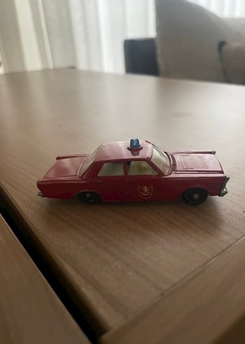 Kırmızı Oyuncak Araba - Görsel 2