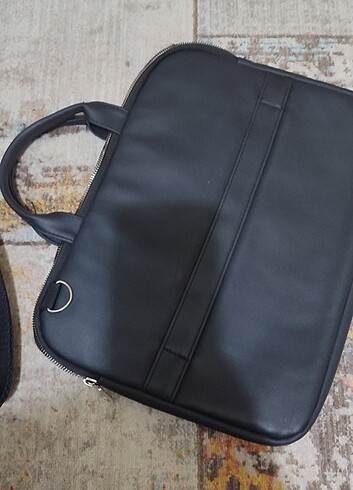 Mini laptop cantası