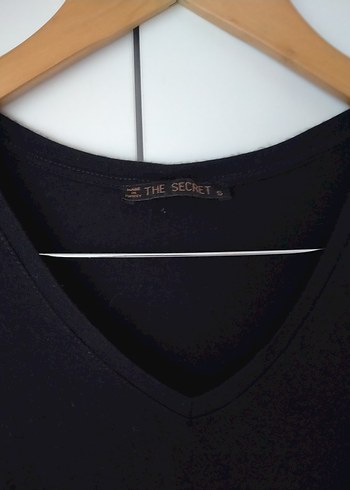 Kadın Siyah V Yakalı Keten Tişört - Görsel 3