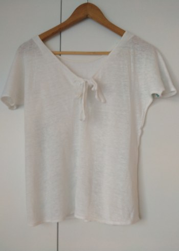 Beyaz V Yakalı Keten Hamile Tişörtü - Görsel 2