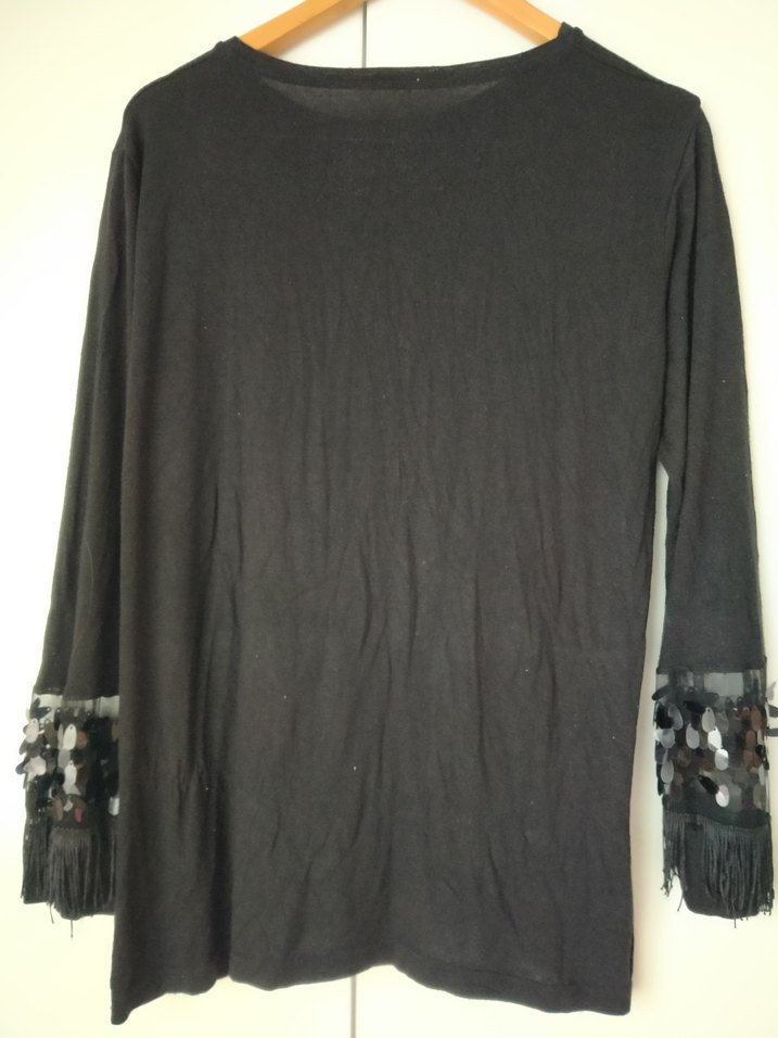 Püsküllü Siyah Uzun Kollu Kadın Bluz - Görsel 2