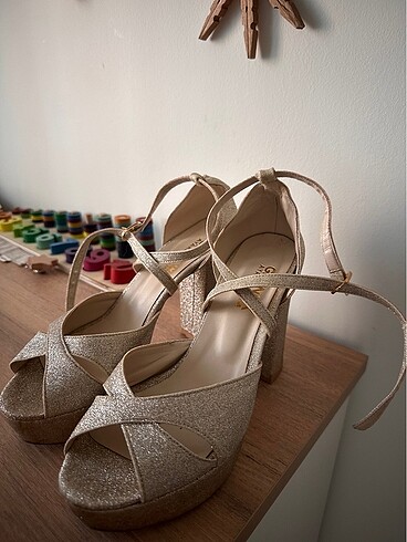 Koşma garantili topuklu ayakkabı - Görsel 2