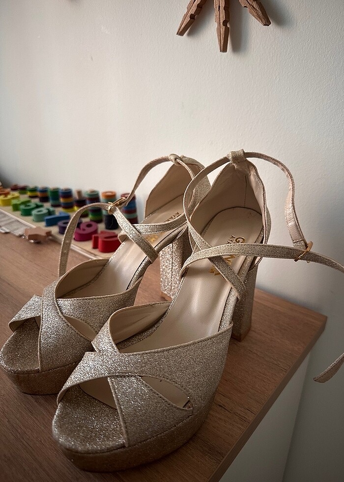 Koşma garantili topuklu ayakkabı - Görsel 2