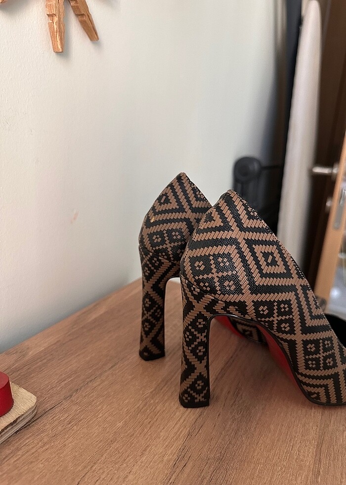 Topuklu ayakkabı - Görsel 2