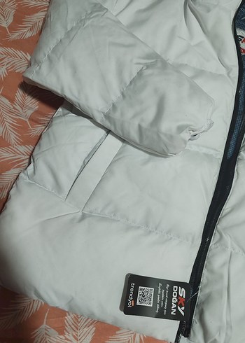 Beyaz Kapüşonlu Kadın Kışlık Mont - Görsel 4