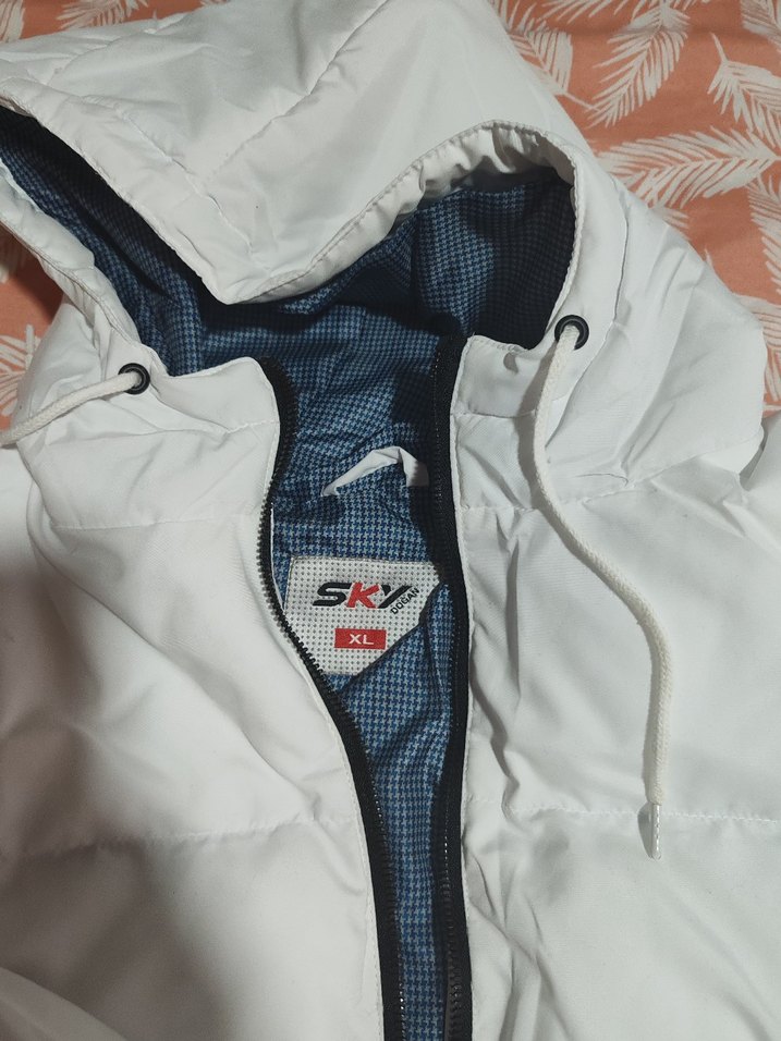 Beyaz Kapüşonlu Kadın Kışlık Mont - Görsel 3