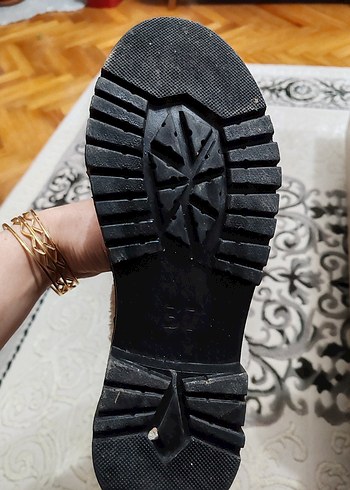 Siyah Kadın Yumuşak Tüylü Günlük Bot - Görsel 3