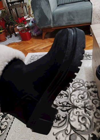 Siyah Kadın Yumuşak Tüylü Günlük Bot - Görsel 4