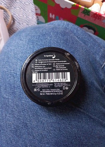 Wet n wild Wet n Wild Çok Renkli Kapatıcı ve Aydınlatıcı Paleti