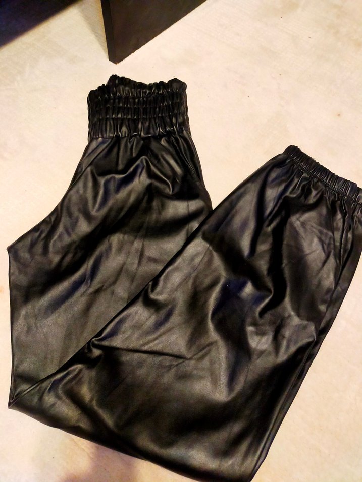 Kadın Siyah Deri Kemerli Dar Kesim Pantolon - Görsel 4