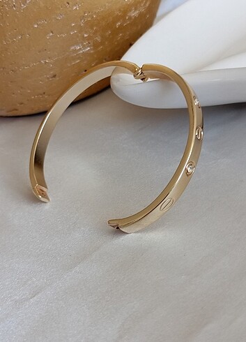 Diğer Gold rengi Cartier Bileklik 