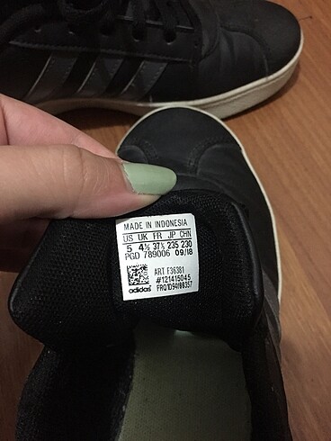 38 Beden siyah Renk Adidas ayakkabı