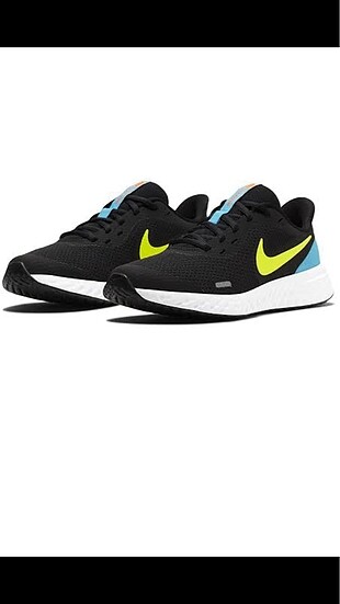 Nike Revolution
