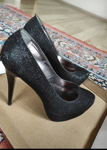 Siyah Simli Yılan Desenli Stiletto Topuklu