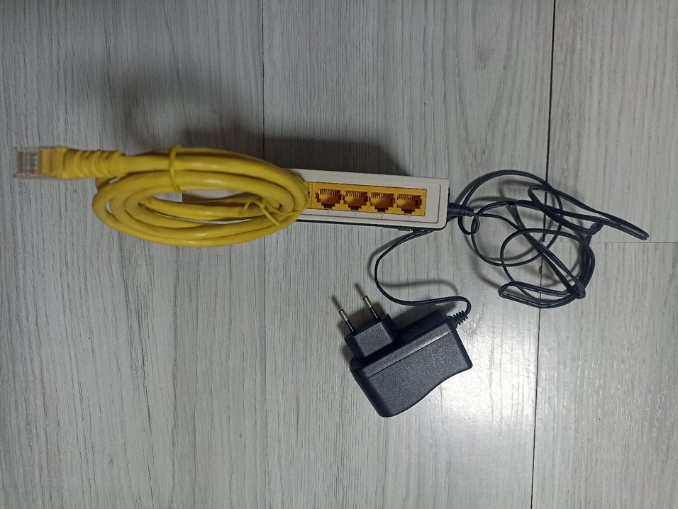 TP-Link Beyaz Ağ Anahtarı ve Adaptör - Görsel 3