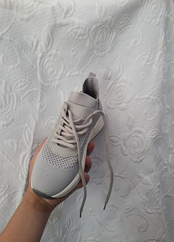 36 numara gri beyaz orijinal derimod kadın spor ayakkabı