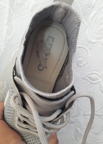 Derimod 36 numara gri beyaz orijinal derimod kadın spor ayakkabı