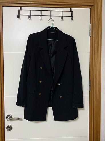 Siyah oturtmalı blazer ceket trendyolmilla