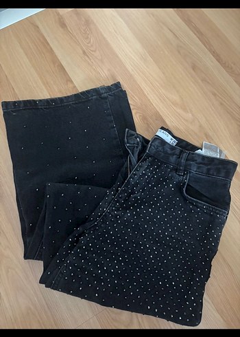 Pul İşlemeli Siyah jean