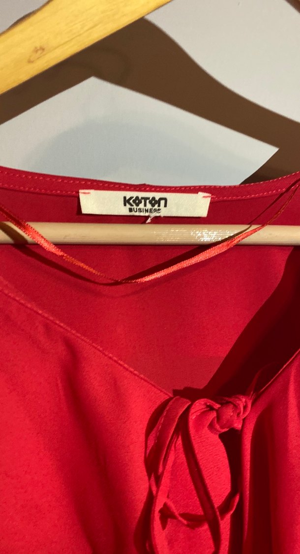 Kırmızı Fırfırlı V Yaka Kadın Bluz koton - Görsel 5
