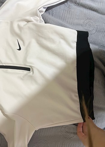 Nike kadın sporcu üstü