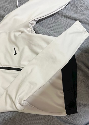 s Beden Nike kadın sporcu üstü