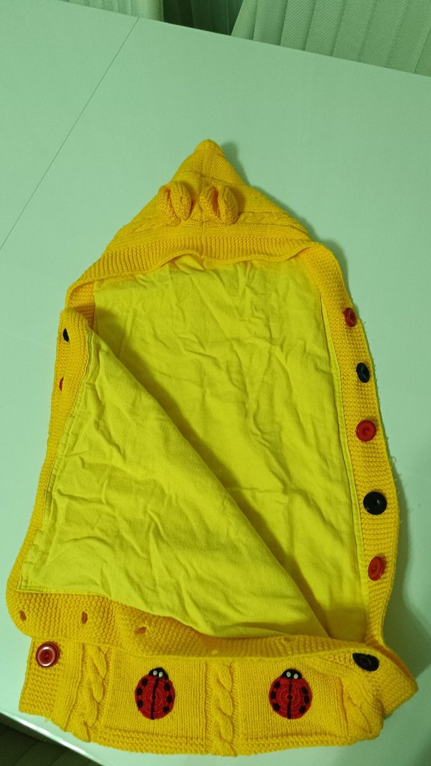 Sarı Nakışlı Örgü Bebek Battaniyesi - Görsel 2