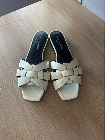 Yves Saint Laurent Yslterlik