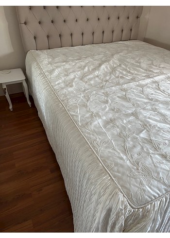 Saten  Beyaz saten Yatak Örtüsüı - Görsel 2