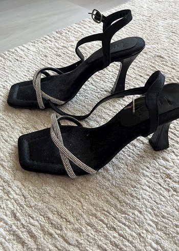 35 Beden Siyah Yılan Desenli Süet Stiletto Topuklu Kadın Ayakkabı