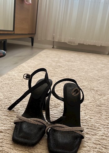 Siyah Yılan Desenli Süet Stiletto Topuklu Kadın Ayakkabı