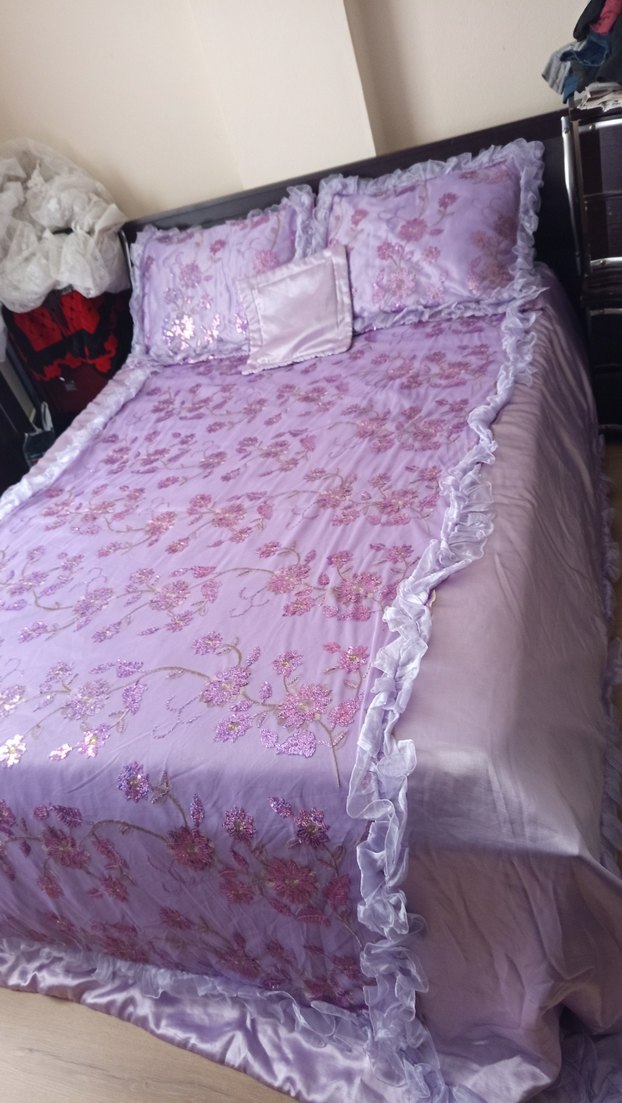 Lila Nakışlı İşlemeli Yatak Örtüsü - Görsel 2