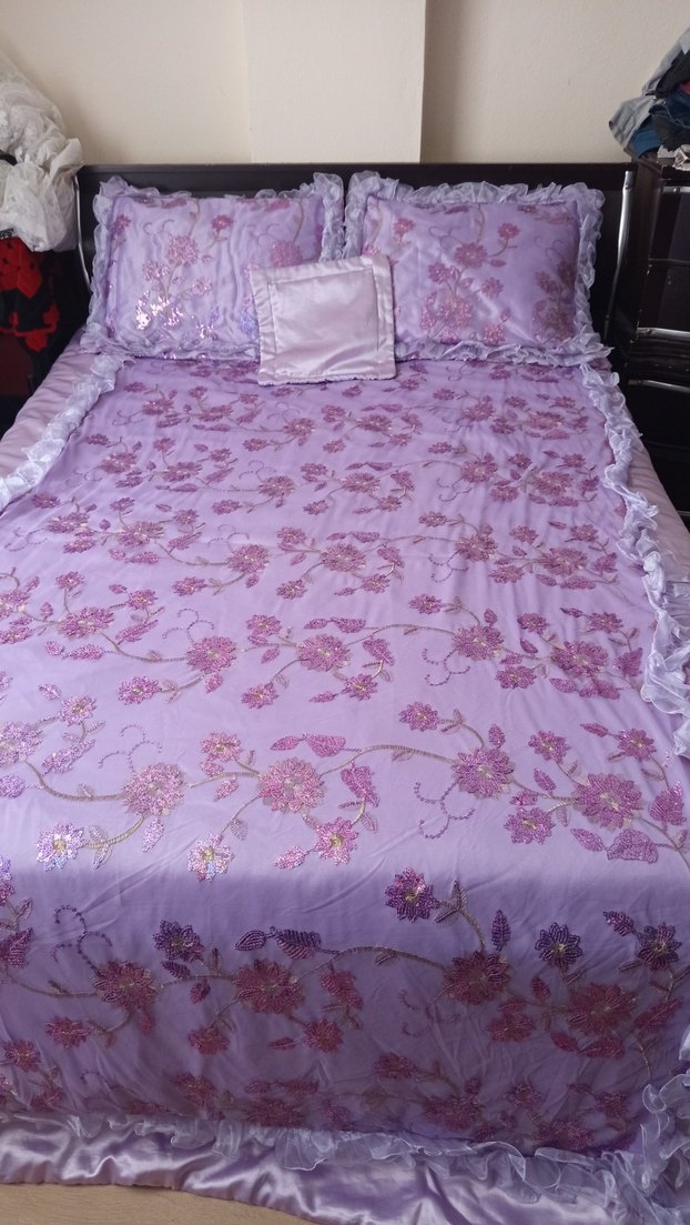Lila Nakışlı İşlemeli Yatak Örtüsü - Görsel 4