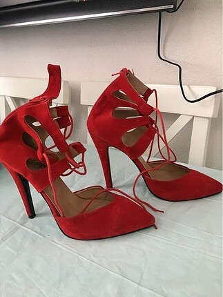 Diğer kırmızı stiletto