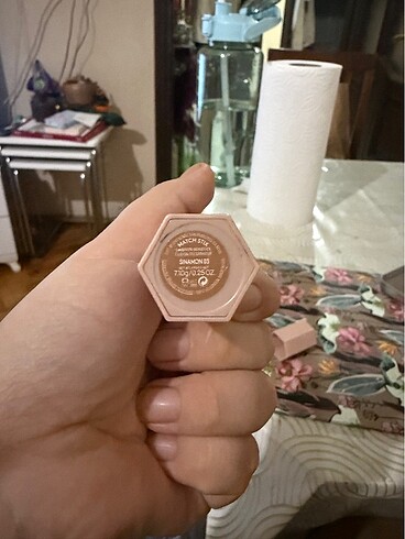 Fenty beauty aydınlatıcı