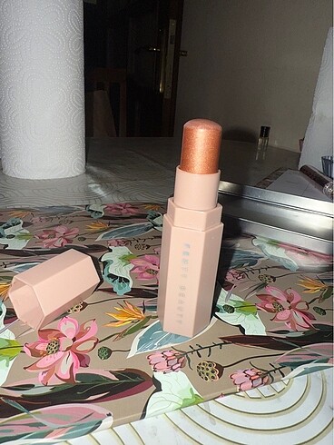 Fenty Beauty Fenty beauty aydınlatıcı