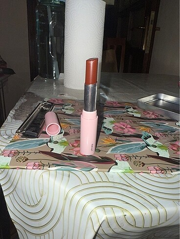 Beden Glossier stick ruj